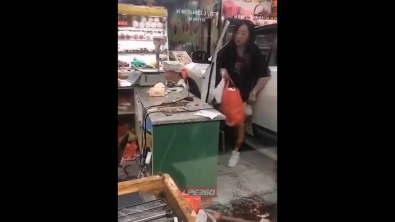 Car smashes through the wall of grocery store - YouTube