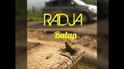 Lirik lagu RADJA-Bulan  - Durasi: 4.04. 