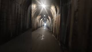 Ya hay luz en el túnel de la vía verde La Camocha #SHORTS