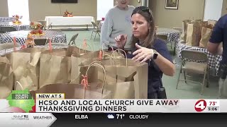 Holmes County Sheriff's Office and Bonifay church give away Thanksgiving dinners