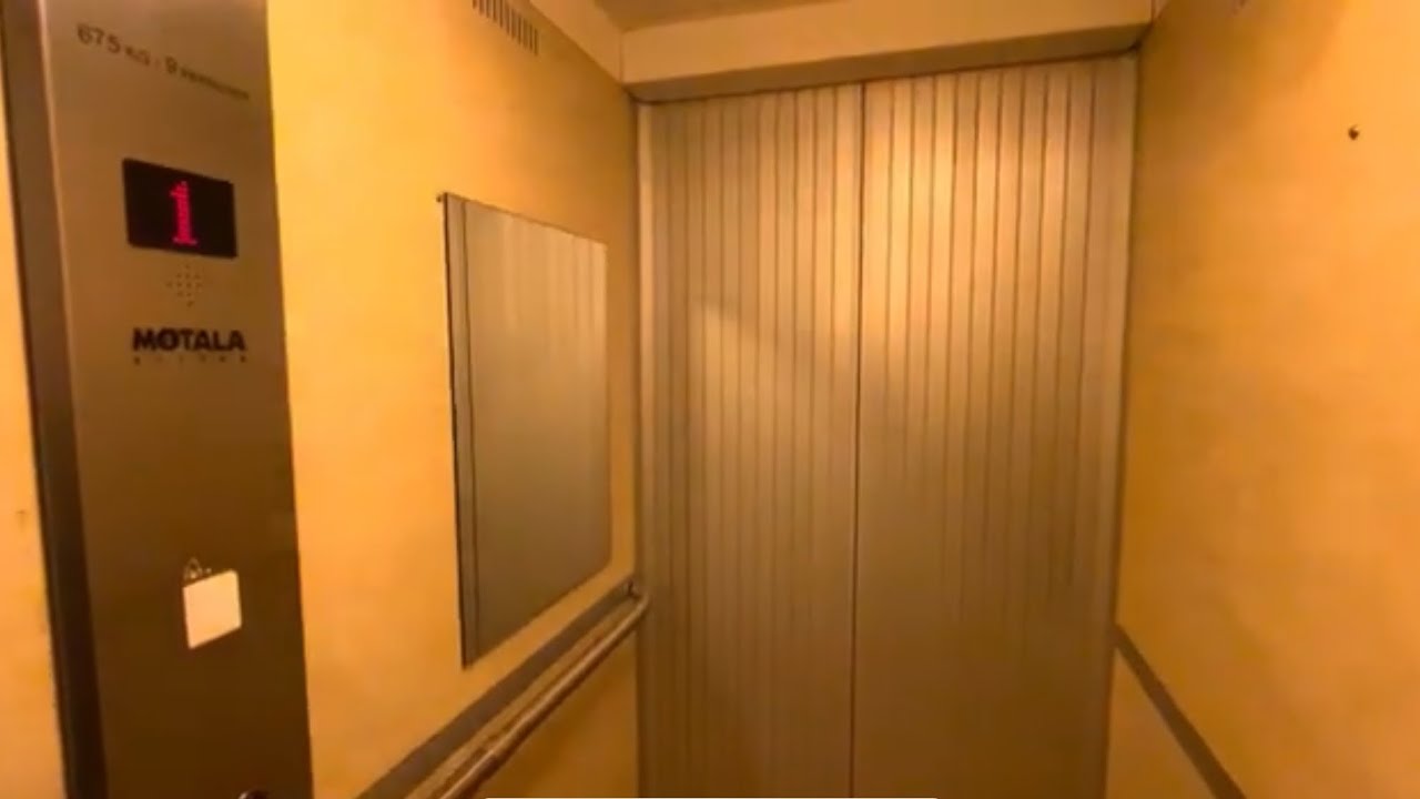 2x 2010 Motala hissar belt Drived elevators @ Upplands Väsby sport fitnes, sholcholm sweden.