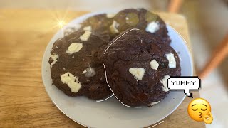 ULTIMATE TRIPLE CHOCOLATE COOKIES **Very Easy**