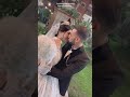  عريس يبوس عروسته ويأكل الروج