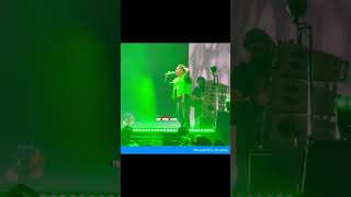 Jon Z le pide MATRIMONIO a Su NOVIA en el concierto de Myke Towers #youtubeshorts