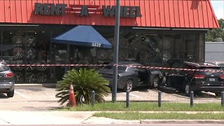 Police: Man shot, killed while riding in car on Atlantic Boulevard