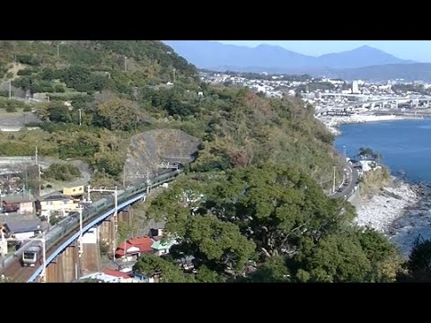 石橋鉄橋（玉川橋梁）を通過するE233系