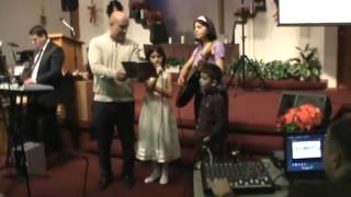 Video thumbnail of "Intr-un grajd, intr-o iesle - Familia Jurju - Biserica Emanuel Edmonton"