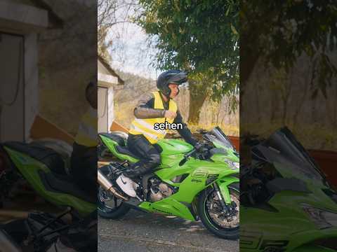 Ich finde ich sehe mit Warnweste ganz schick aus #motorrad