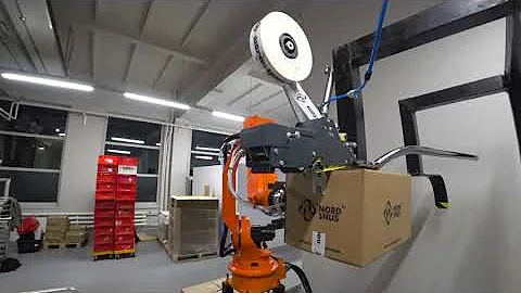 Cardboard box taping and extraction robot hand (Case erector).