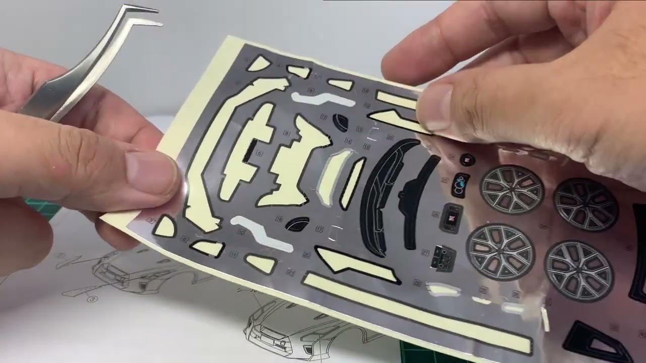 簡単プラキット 接着剤不要 あの名車が机の上から蘇る 日産ｇｔｒ 楽プラシリーズ のパチ組みに挑戦 その４ Youtube