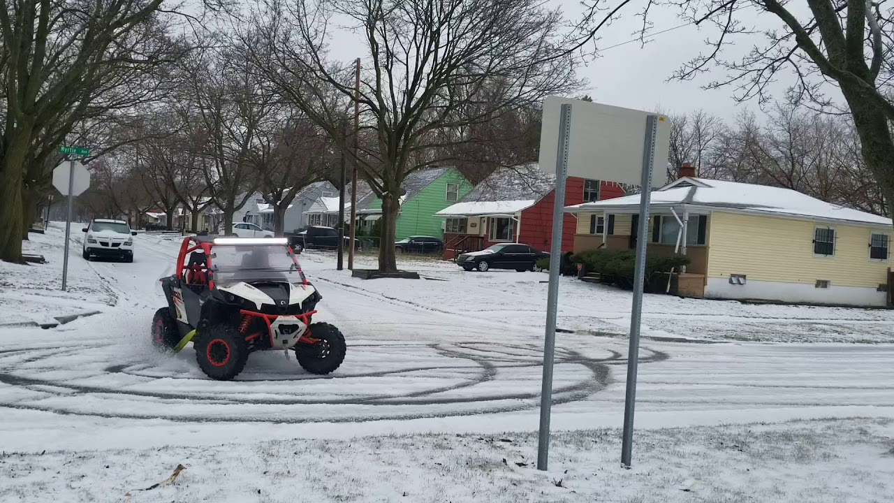 Maverick 1000R On Ice