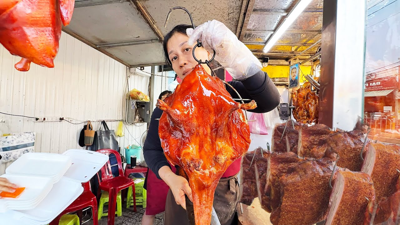 Владелица заведения, специализирующегося на жареной утке, г-жа Чи представляет новый продукт: утк...