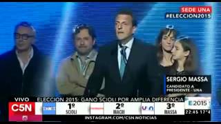 Beijo Entre Mulher E Filha De Candidato Nas Eleições Argentinas Mobiliza Redes Sociais