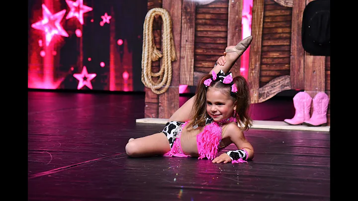 LET'S GO GIRL'S- SHOWSTOPPERS || DASH DARLING ROJAS