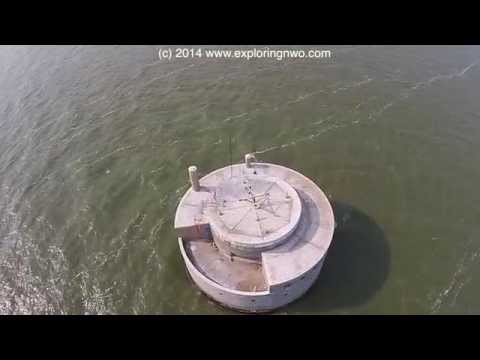 toledo-water-intake-in-lake-erie---aerial-view-straight-down-during-toxic-algae-bloom