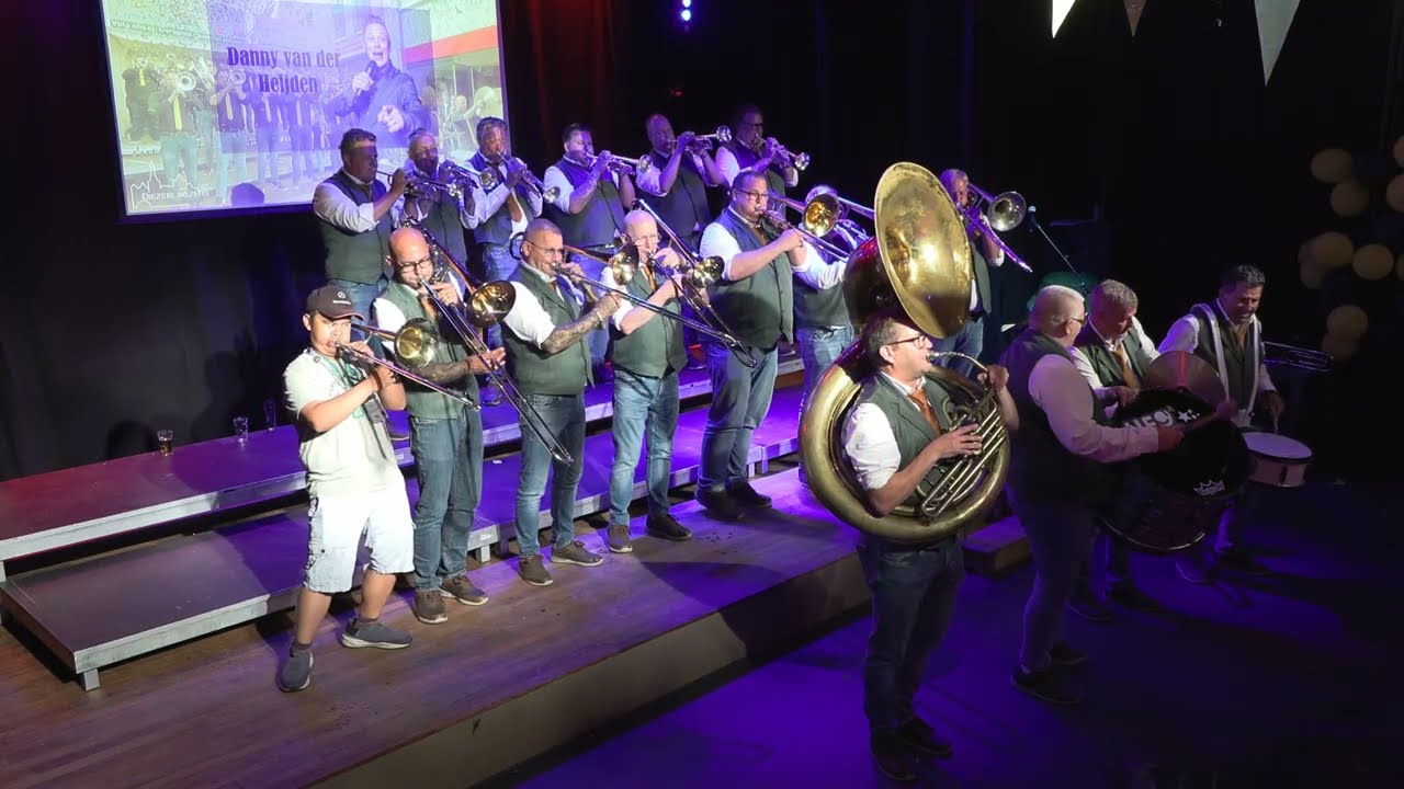 UFO De Roodneuzen Set 2  Diezeblaozers zomeravond feest Podium Azijnfabriek 15  juni 2025 Den Bosch