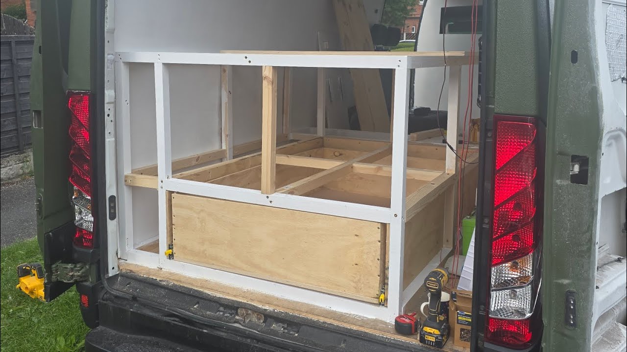 IVECO DAILY CAMPERVAN BUILD. PT 11 BULKHEAD, PAINT,  BED FRAME AND DRAWER BUILT.