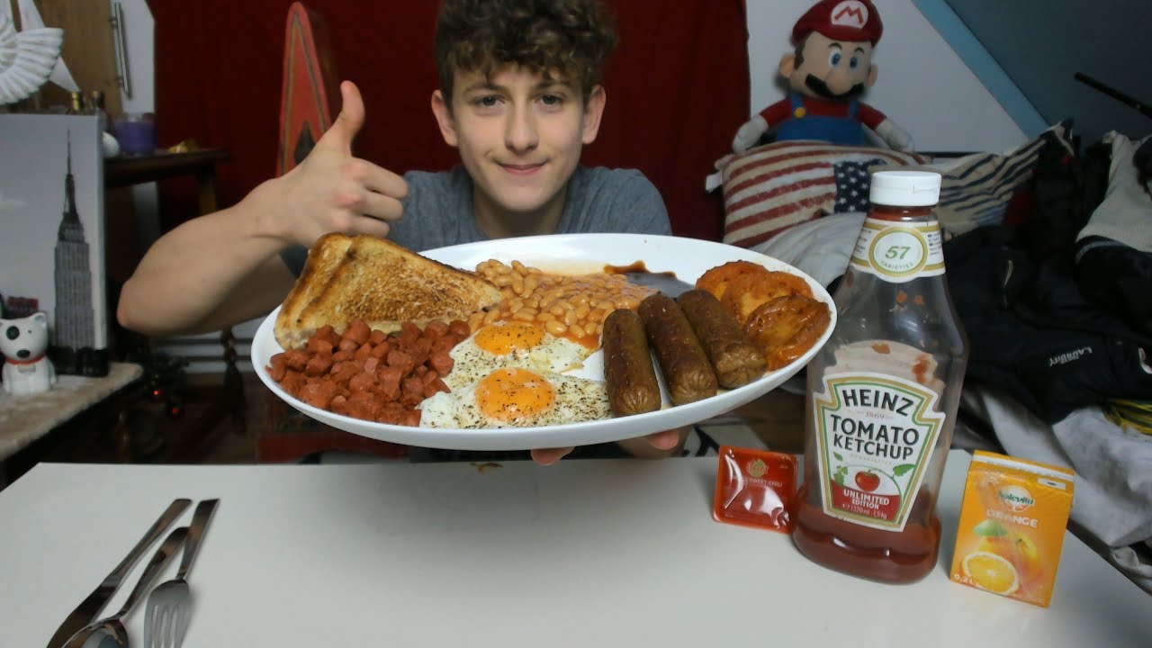 ENGLISH BREAKFAST MUKBANG🦁| BAKED BEANS, SAUSAGE| FULL ENGLISH BREAKFAST | BREXIT HAPPENED😂🤷‍♂️!!