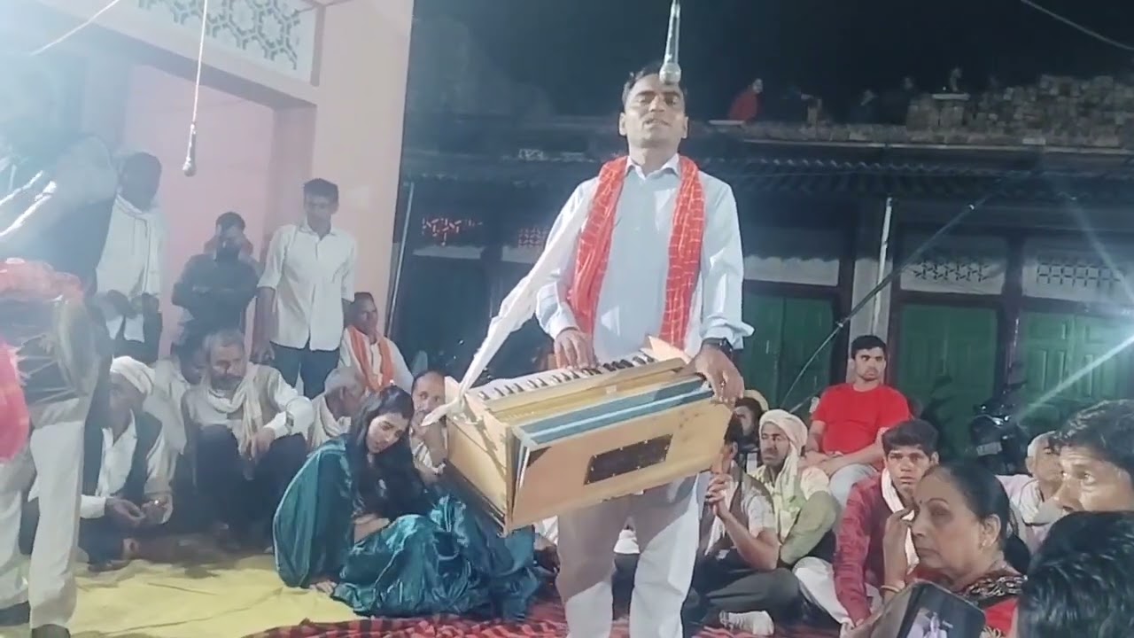 रंग पंचमी के पावन मेले पर टेहरी गांव में राजपूती होली में सुमरनी गाते हुए गितारी करतार गुर्जर, मनोज