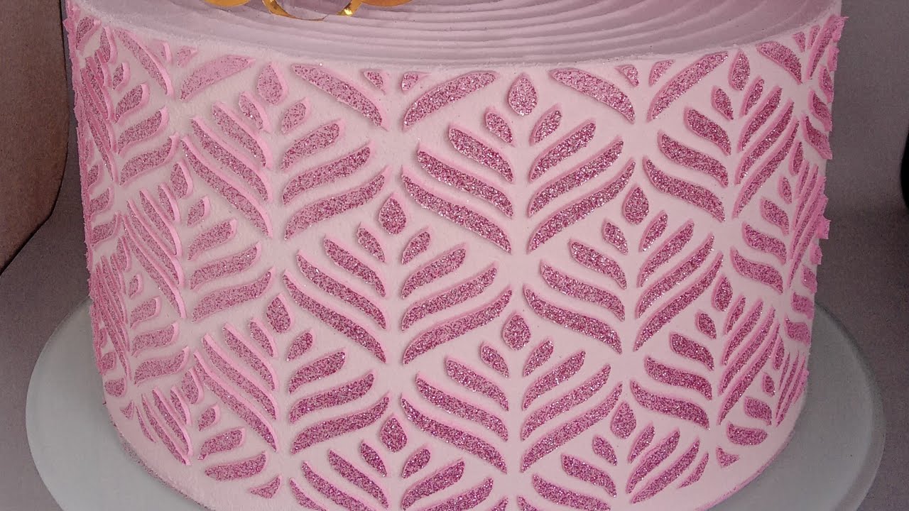 🤯🤯Tá Virando Moda Por Aqui / Mas Um Trabalho Em Stencil / Aplicação De Stencil / Bolo Aveludado 🤭🥰