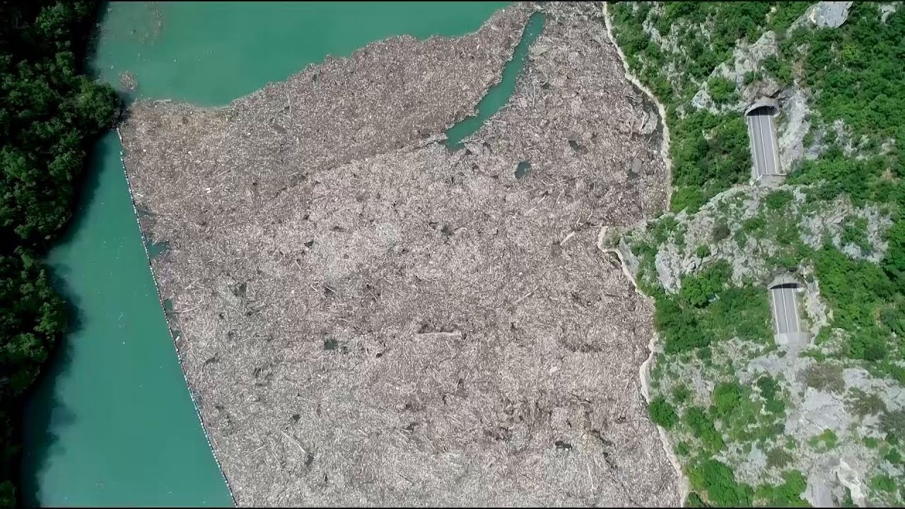 Plastic pollution chokes Bosnia's Drina River - YouTube