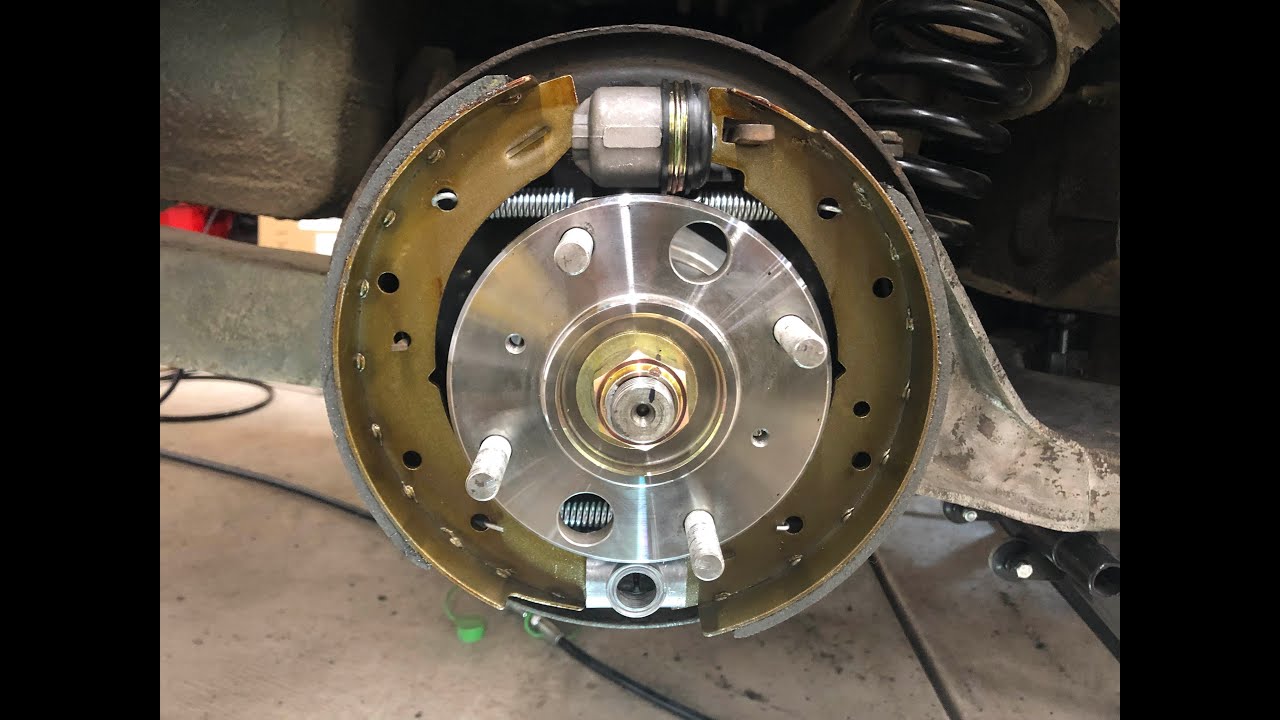 1969 Triumph TR6 Rear Brakes - YouTube