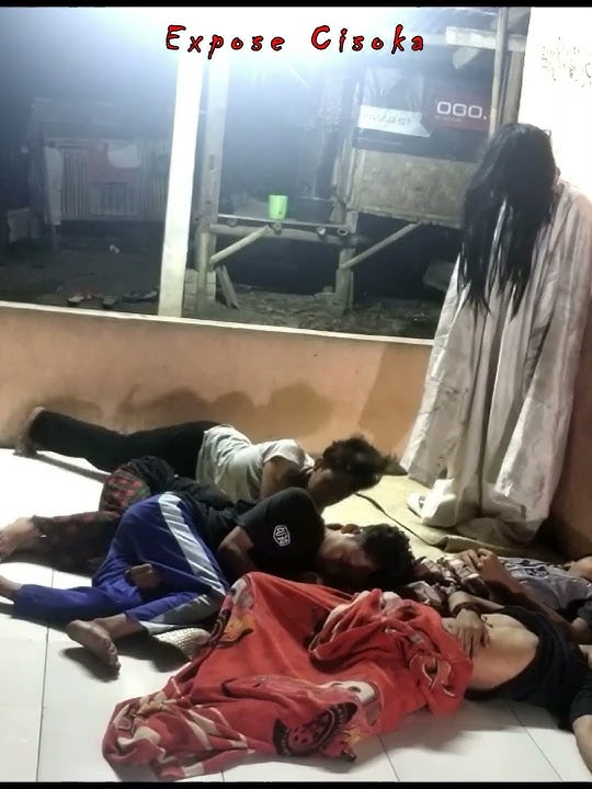 Bangun Tidur Bingung Ko Pada Bubar !!! Kuntilanak Bangunin Orang Tidur #shorts #prankkuntilanak