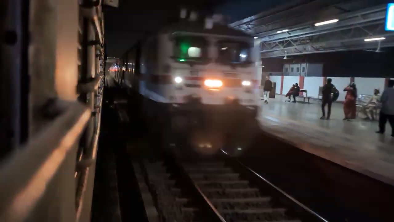 August Kranti Rajdhani Express Skiping Navsari  At 130. | अगस्त क्रांति राजधानी एक्सप्रेस।