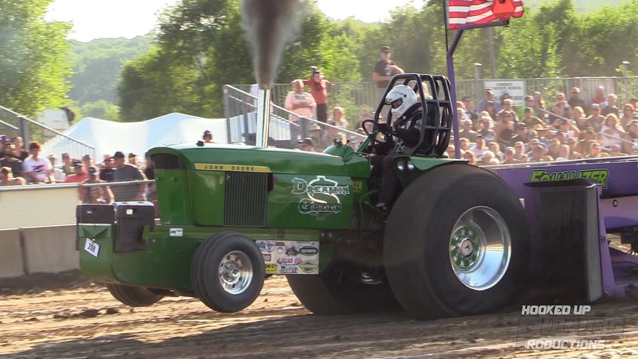 Tractor & Truck Pulling 2021 Super Farm Tractors Pulling in River Falls, WI YouTube