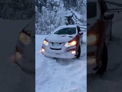 Nissan X-Trail 4wd offroad  TRAPPED in snow #nissan #xtrail #suv #offroad #snow #rav4 #toyota