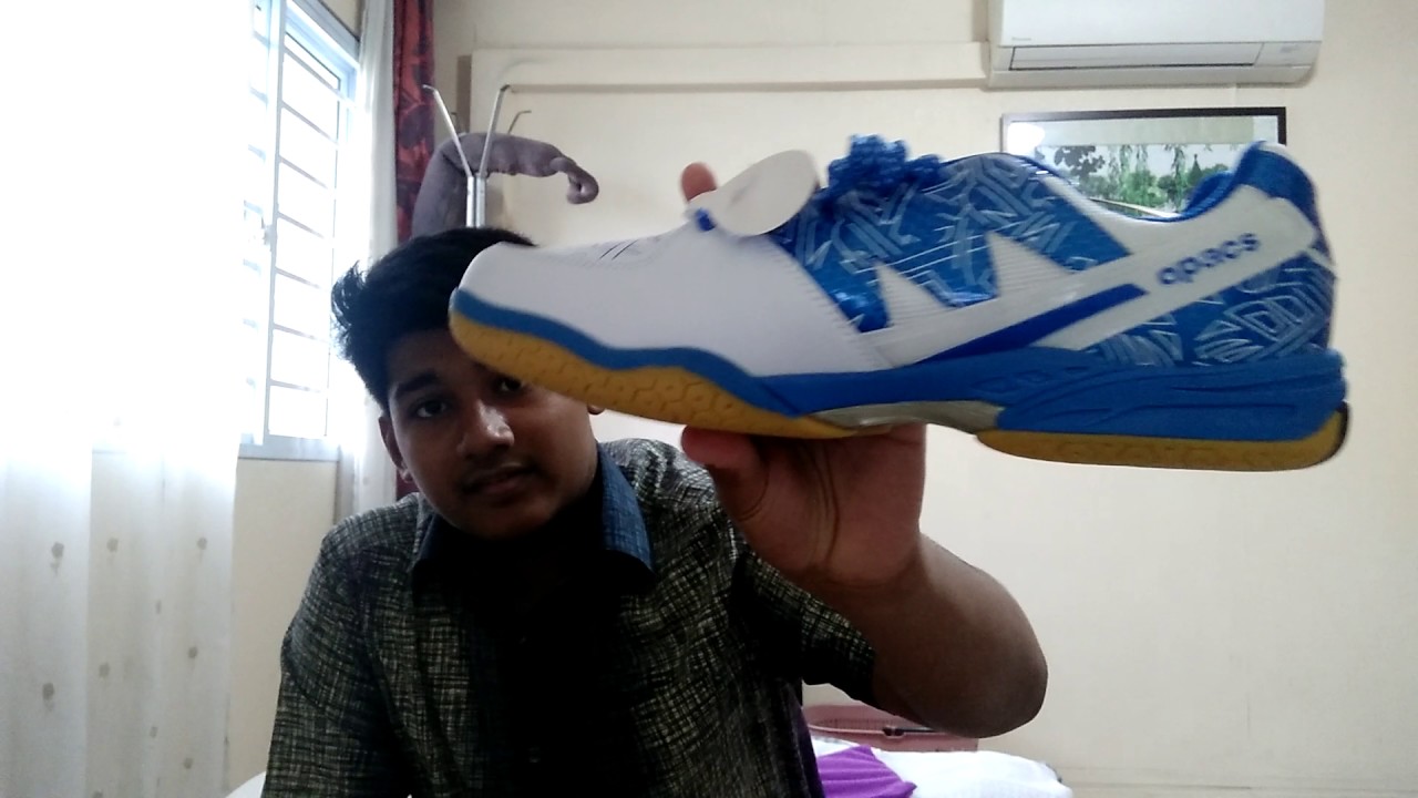 Lightest Racket Apac Lightest badminton racket in the world (apacs feather weight 55) - YouTube