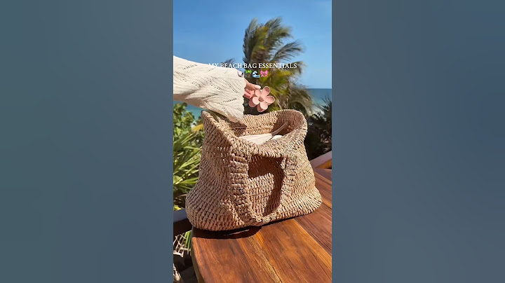 Pack my beach bag with me 🌴🐚 #beachbag #packwithme #aesthetic #beachessentials #packing #thatgirl