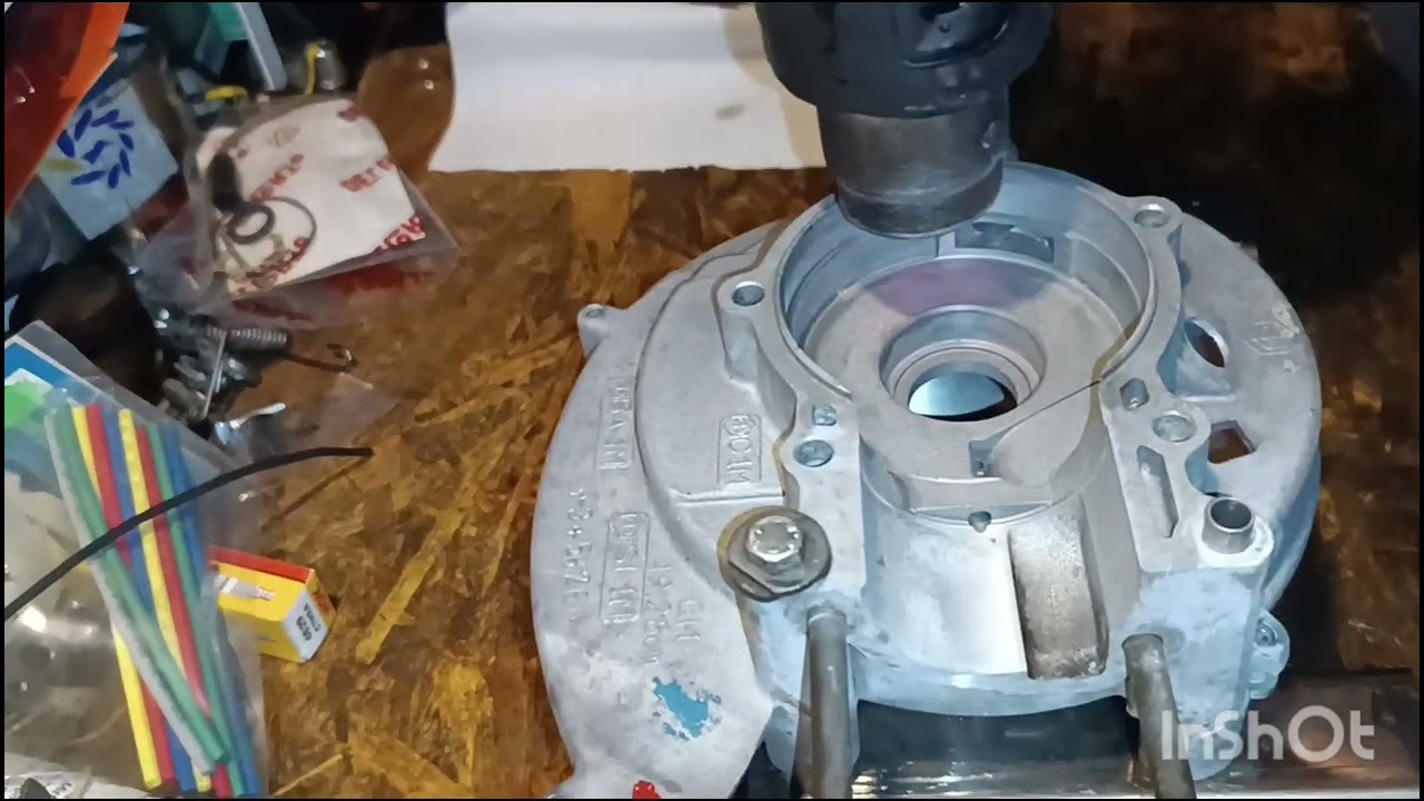 Piaggio bravo abbandonato nel bosco. Inserimento albero nel carter. Ciao, si, boxer e gilera cba.