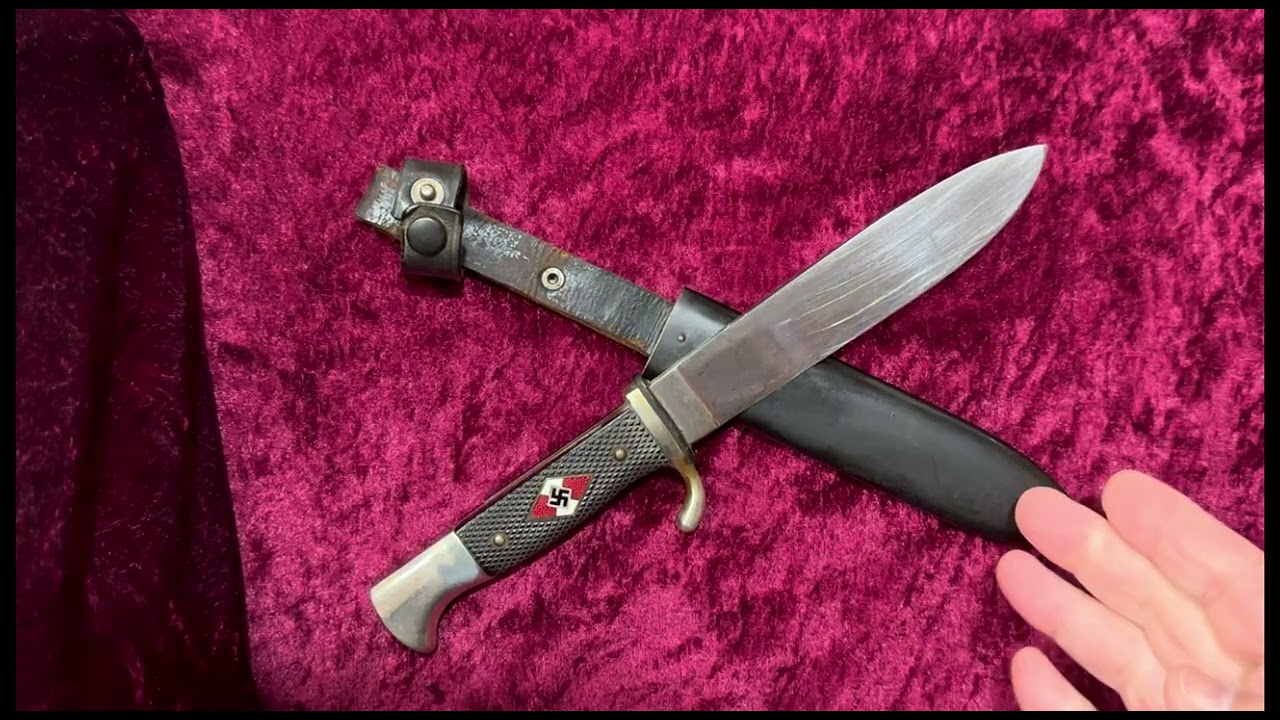 Кинжал гитлерюгенда времен Второй мировой войны. 