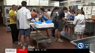 Great Kids: Teens help at Healing Meals Community kitchen in Simsbury