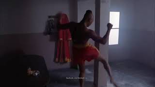 Van Damme.... tong po pateando una columna Kickboxer