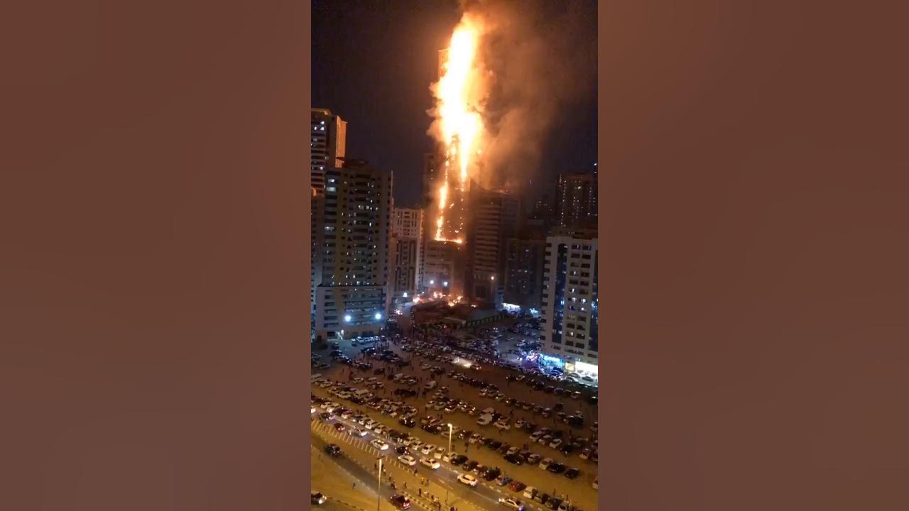 Бурдж халифа горит новости. Пожар в Бурдж Халифа 2020. Бурдж Халифа пожар. Пожар в ОАЭ небоскреб. Сгоревший небоскреб в Шардже.