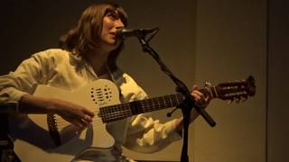 &quot;The World Is Looking For You&quot;, Aldous Harding - Amsterdam, Mai 2017