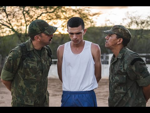 Vídeo: Com um tanque para a vida