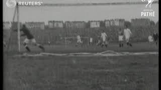 1928 Soccer season kicks off - Manchester United v Leicester City / Chelsea v Swansea (1928)