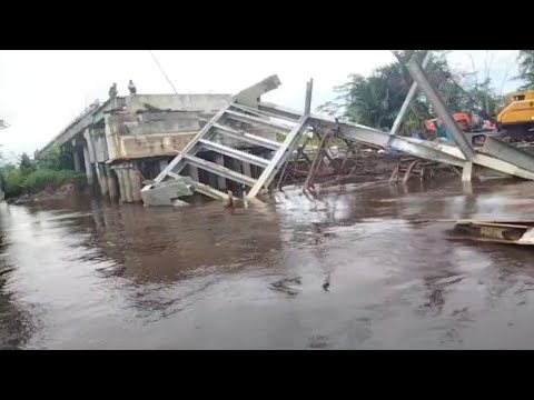 Jembatan di Desa Terusan Raya Kapuas Ambruk