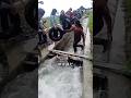 ただの排水路が滑り台になる理由