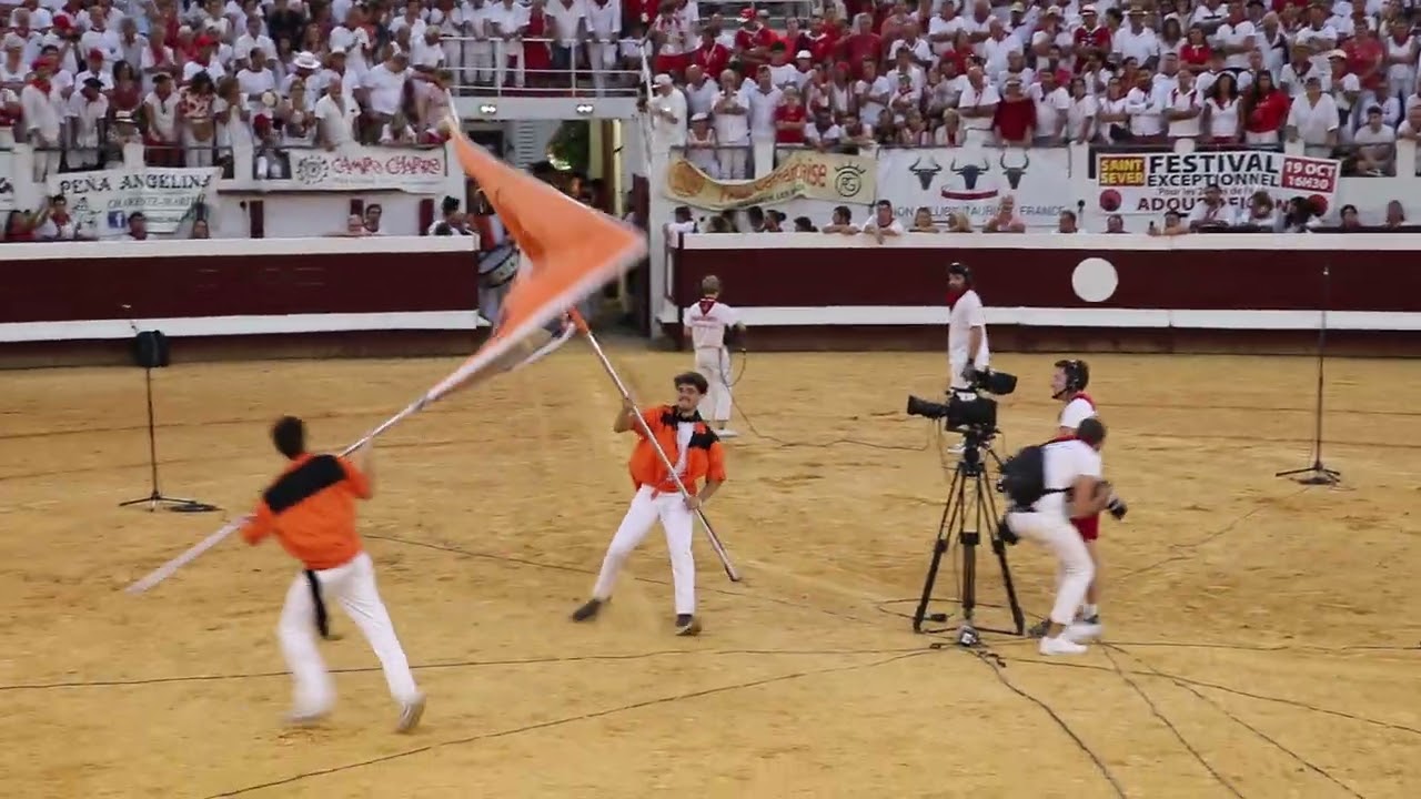 L'Agur 2/5 - Dax, La Féria ! (2025) Dax (40) - Entrée des musiciens