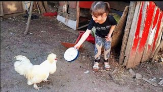 Esila Ayşeyi Horoz Kovaladı