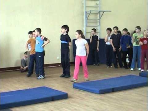Физкультура 3 класс видео. Физкультура 5 класс девочки. Физкультура 3 класс видео. Физкультуры в школе девочек. Физкультура 3 класс видео.
