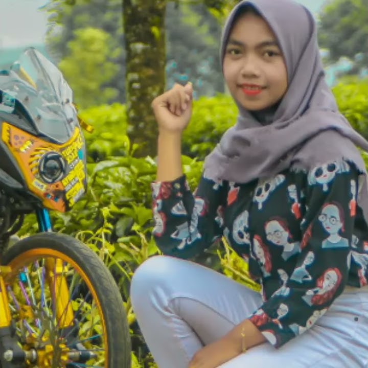 Modifikasi vixion jari jari plus cewek montok cantik.CEWEK VIJAR