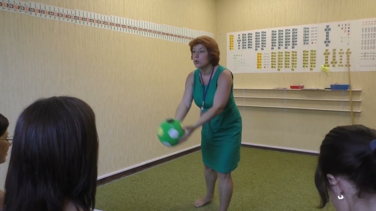 Математика для дошколят. Игра с мячом для детей 3-4 года. Занятия по математике в детском клубе.