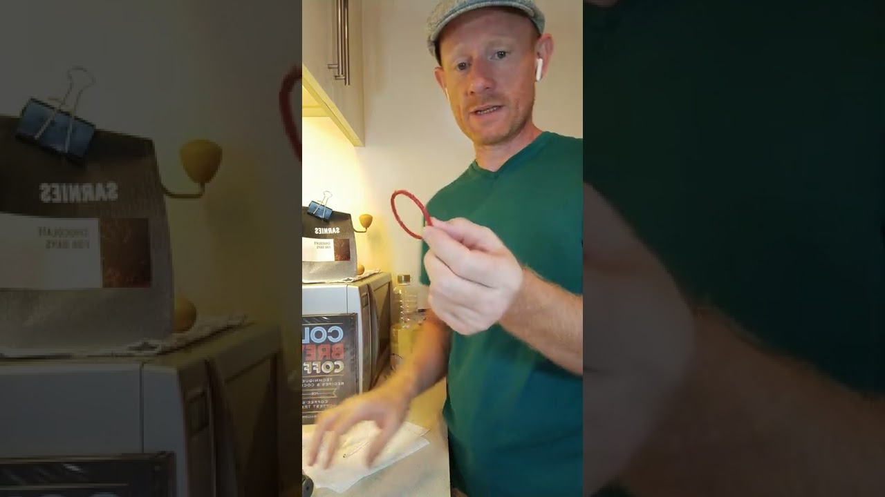 Cleaning the O rings on the Flair espresso maker. Flair Neo, Flair