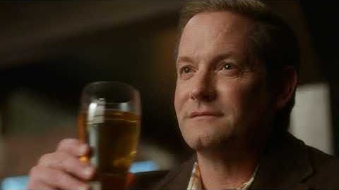 The Flash 9x10 - Barry meets Eobard in Year 2000 and Go Out for a Beer