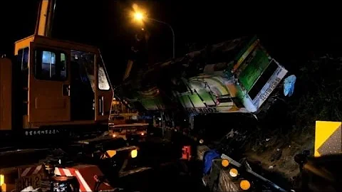 32 dead in Taiwan's worst highway accident for decades - DayDayNews